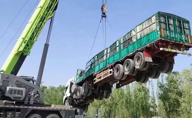 清水河道路脱困救援案例