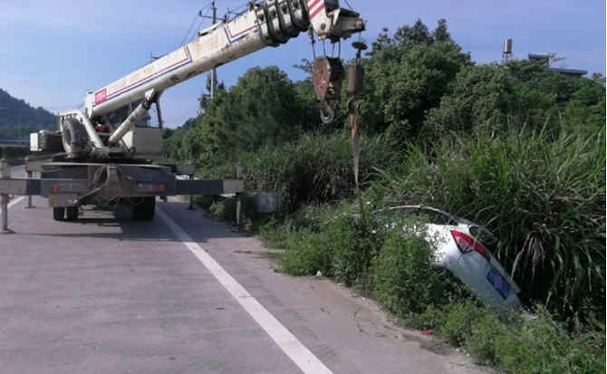 清水河重载吊车救援 清水河重载吊车救援